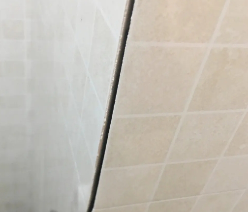 开福瓷砖空鼓维修公司分享阳台瓷砖脱落的修复过程可以分为以下几个步骤