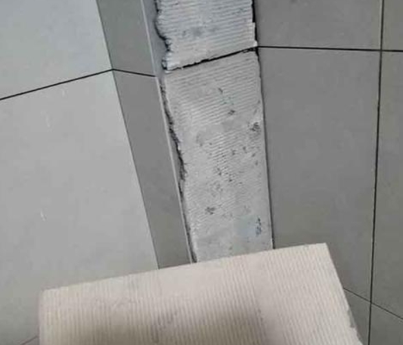 开福瓷砖空鼓维修公司分享下厨房瓷砖脱落的补救措施。
